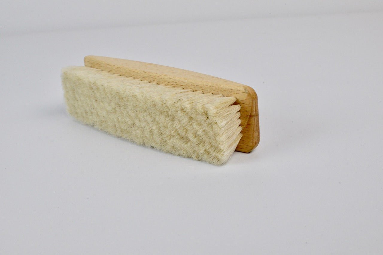Glanzbürste mit hellem Ziegenhaar - hiushaltsreinigung.com