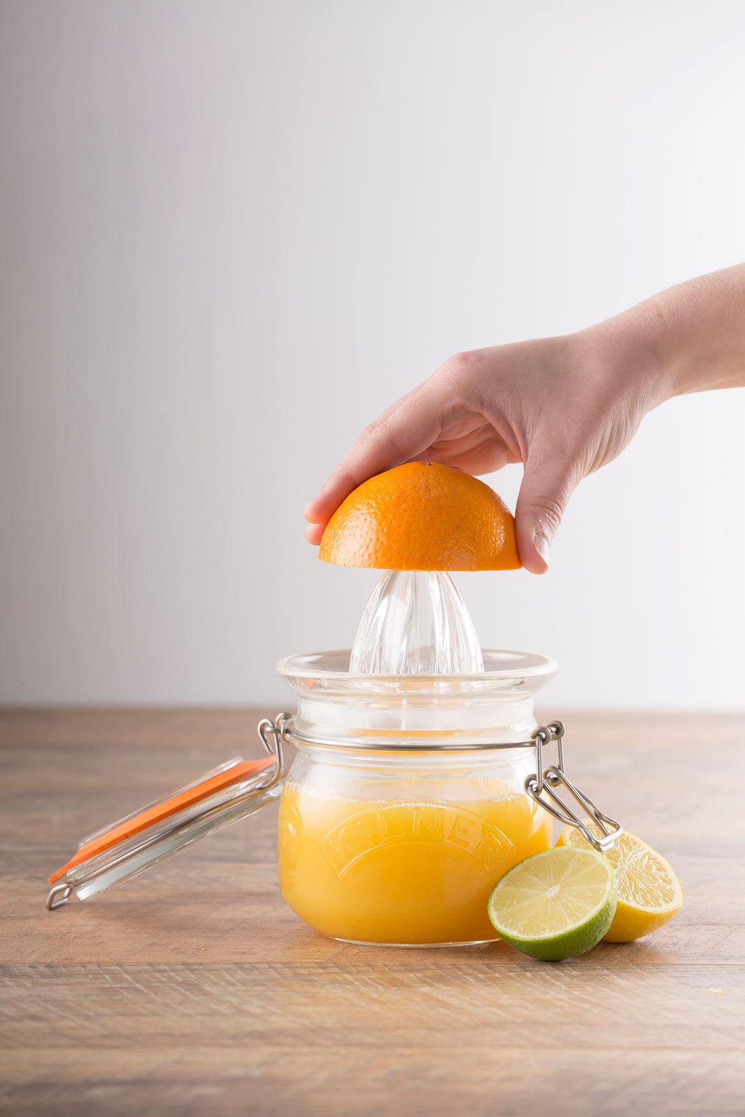 Zitronen - und Orangenpresse aus Glas - hiushaltsreinigung.com